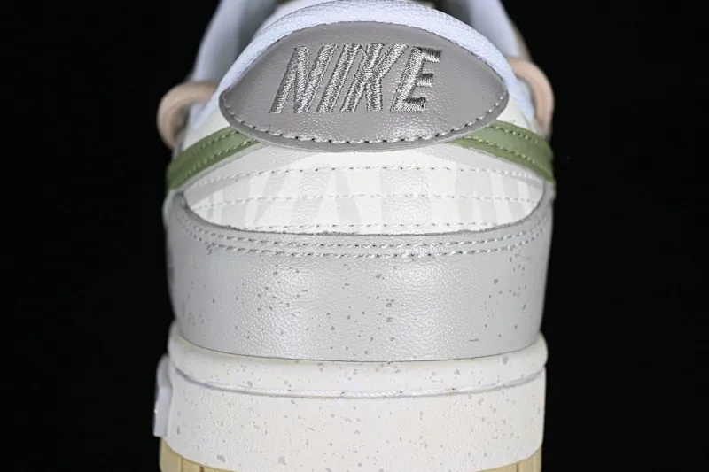 All Categories Nk SB Dunk Series Nk SB Dunk Low Low-top sneakers Nk Dunk Low Panda Prank-Tide SB strappy low-top casual sneakers DV0833-100
